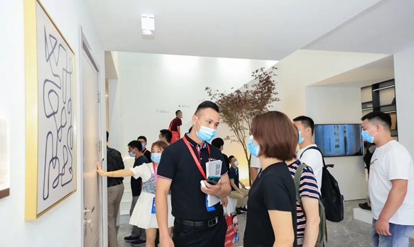 圣玛诺整木定制开展首日大放异彩 成为展会打卡圣地