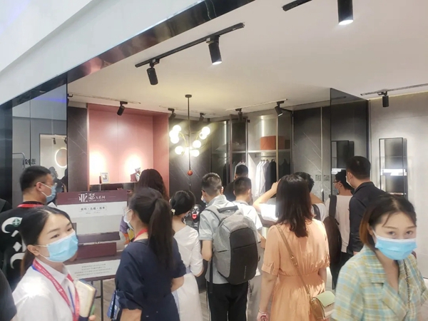 伊仕利家居展馆依旧火热 展现产品实力与魅力