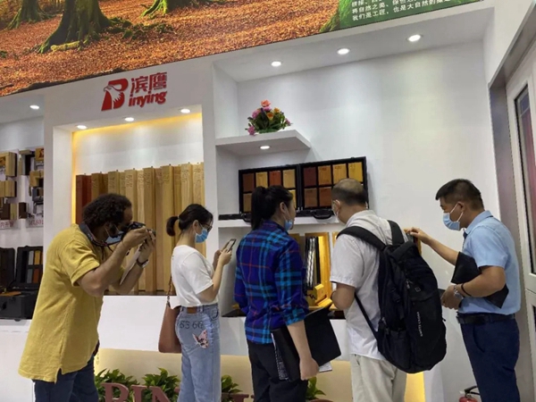滨鹰铝木门窗在2020中国建博会上新品首秀创佳绩