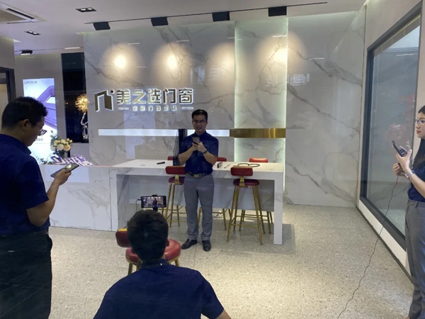 美之选门窗直播2.5小时45单 创60万元订单佳绩!