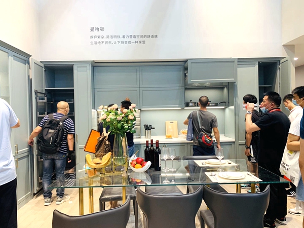 2020中国建博会(广州)丨易高家居品牌发展中心总监张邦文:线上线下相互结合,多线出击抢占市场