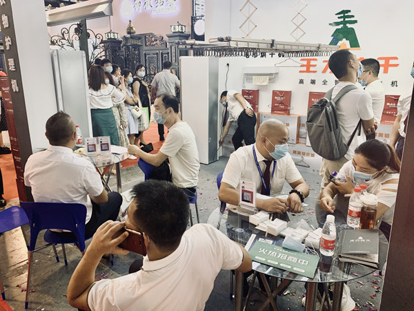 王力快干携带众多产品亮相永康门博会，收获百万订单！