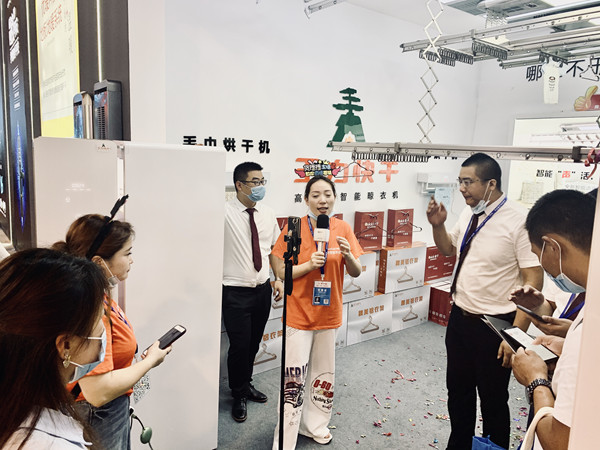 王力快干携带众多产品亮相永康门博会，收获百万订单！