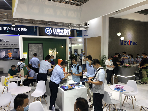 2020中国建博会(广州)丨美心家美木门大区经理兰强:完善的帮扶才能带来持续的盈利