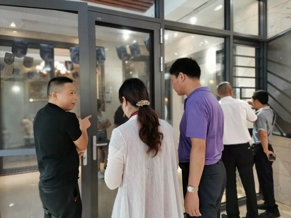 威亚森门窗建博会后诚邀数百位合作商参观佛山生产基地