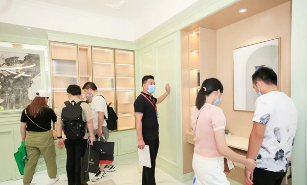 圣玛诺整木定制开展首日大放异彩 成为展会打卡圣地