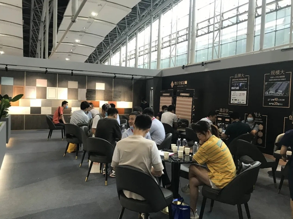 奢匠全屋定制亮相建博会 美好生活体验馆演绎定制新风尚