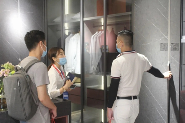 伊仕利家居展馆人潮涌动 “多彩”极简生活亮点十足