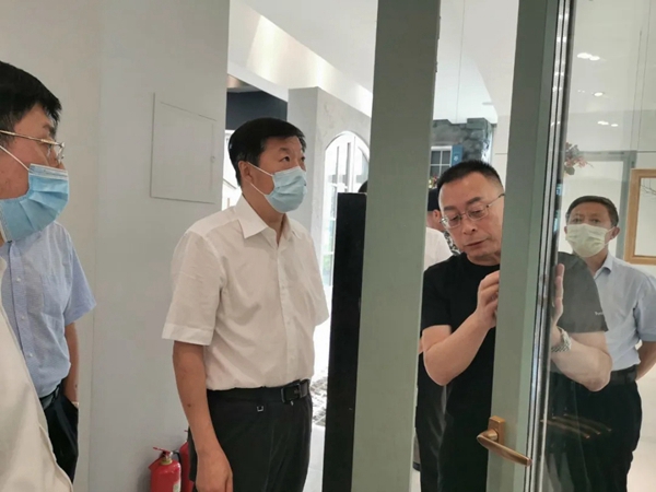 森鹰铝包木门窗欢迎省人大常委会副主任、省总工会主席宋希斌莅临指导调研