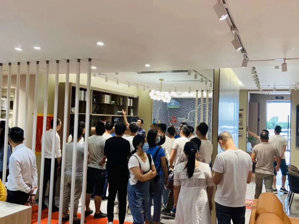 劳卡全屋定制探访5千万大商寻成功秘诀