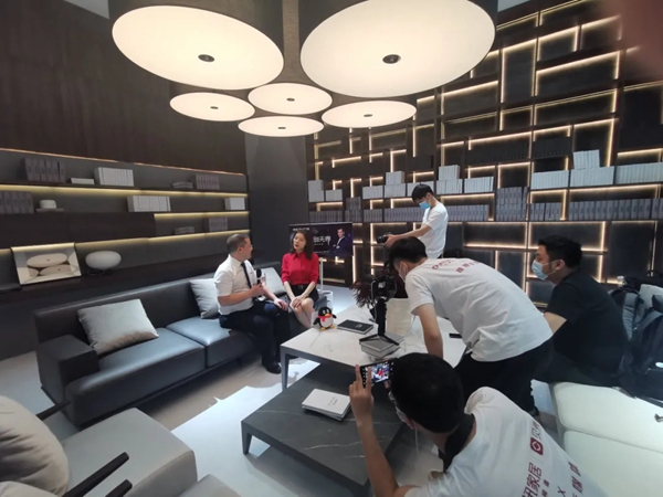 新标门窗极简系列惊艳全场 引领行业新标杆