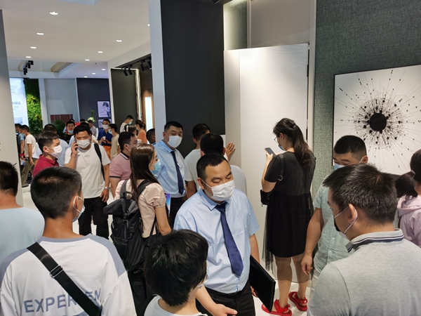 疫后首秀|3D无漆木门再成建博会人气聚集地