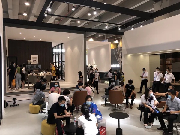 新标门窗极简系列惊艳全场 引领行业新标杆