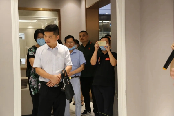 企业家走进亚丹家居参观指导 共谋发展