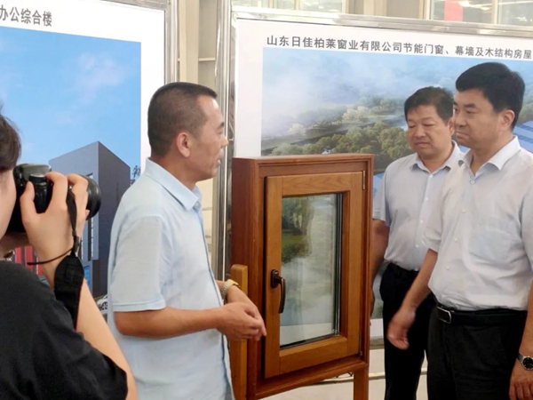 日佳柏莱门窗山东生产基地迎来济南市商河县袁长奎县长调研指导