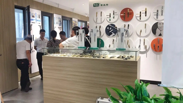 雷圭蒂系统门窗五金商客云集 七月展会签约火爆