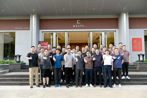 新豪轩门窗迎接居然之家副总裁张健一行考察交流