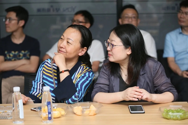 雅诗澜墙布窗帘迎接绍兴市知联会莅临参观指导 雅诗澜墙布窗帘迎接绍兴市知联会莅临参观指导