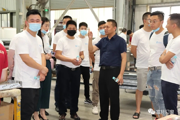 富轩全屋门窗迎接蓉窗汇俱乐部同仁莅临总部参观交流 富轩全屋门窗迎接蓉窗汇俱乐部同仁莅临总部参观交流
