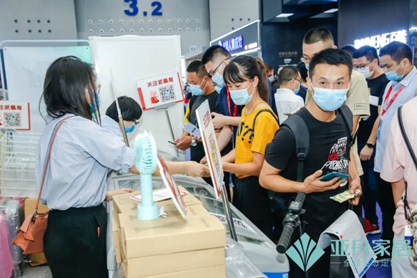 亚丹家居展馆带来诚意新品 建博会首日引爆人潮