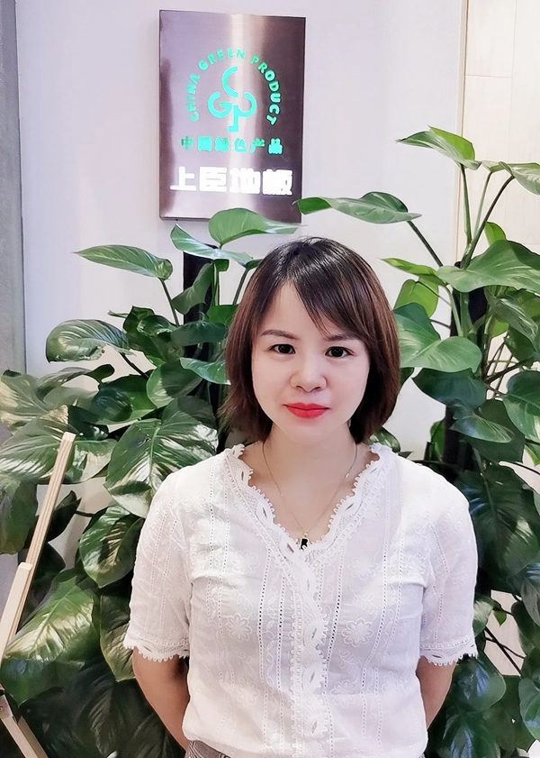 上臣地板广西经销商韦美媛:做生意,就是要坚持!