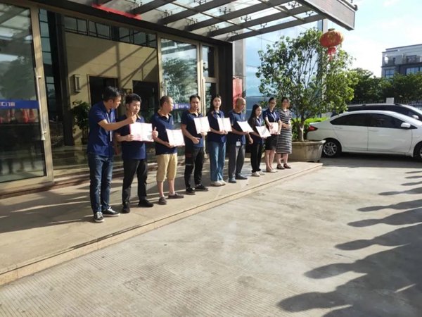 星佰汇门窗举行6月份各部门绩效考核执行与优秀员工颁奖仪式 星佰汇门窗举行6月份各部门绩效考核执行与优秀员工颁奖仪式