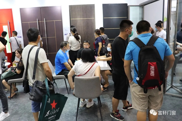 富轩全屋门窗荣膺“消费者喜爱门窗十大品牌”
