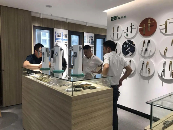雷圭蒂系统门窗五金商客云集 七月展会签约火爆