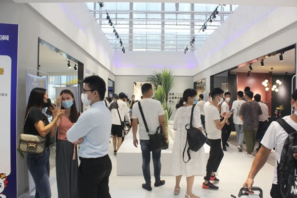 伊仕利家居展馆现场火爆 直播间互动火热 伊仕利家居展馆现场火爆 直播间互动火热