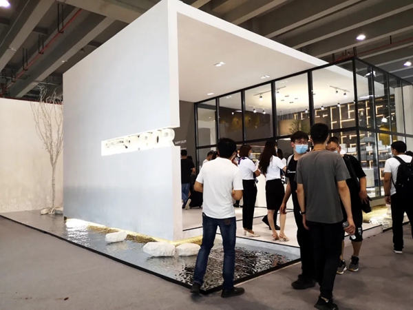 新标门窗极简系列惊艳全场 引领行业新标杆