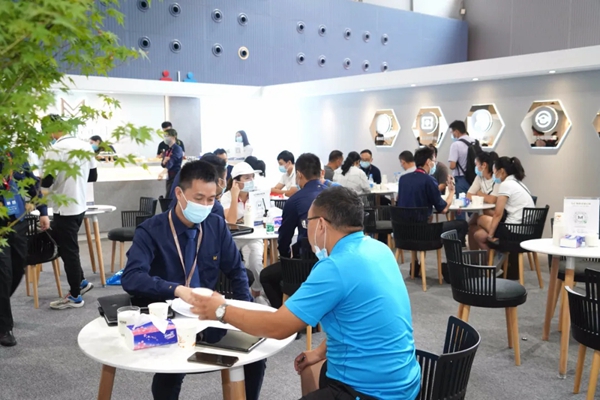 玛格全屋定制新品惊艳出圈 潮色慧品引爆全场