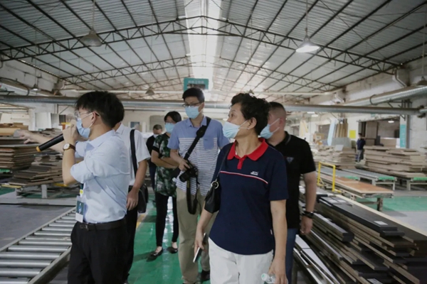 企业家走进亚丹家居参观指导 共谋发展