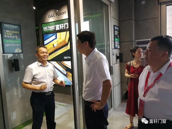 富轩全屋门窗迎来大咖访团 江西安义县领导团莅临参观 富轩全屋门窗迎来大咖访团 江西安义县领导团莅临参观