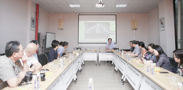 雅诗澜墙布窗帘迎接绍兴市知联会莅临参观指导 雅诗澜墙布窗帘迎接绍兴市知联会莅临参观指导