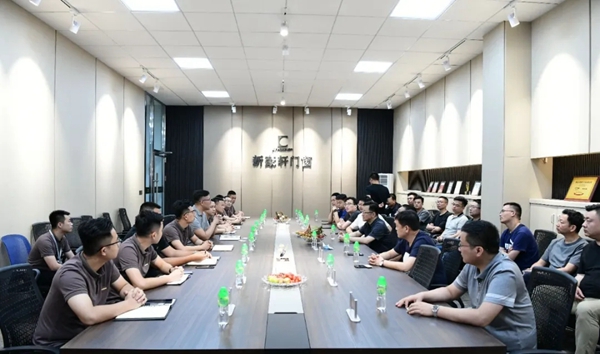 新豪轩门窗迎接居然之家副总裁张健一行考察交流