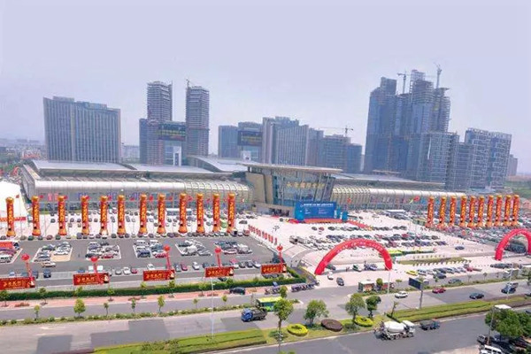 第十一届永康门博会首日，乐事木门展馆人气爆棚！