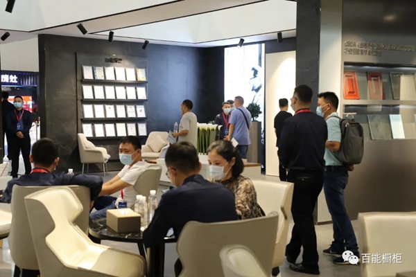 百能不锈钢家居潮流新品独具一格 引展馆观众围观