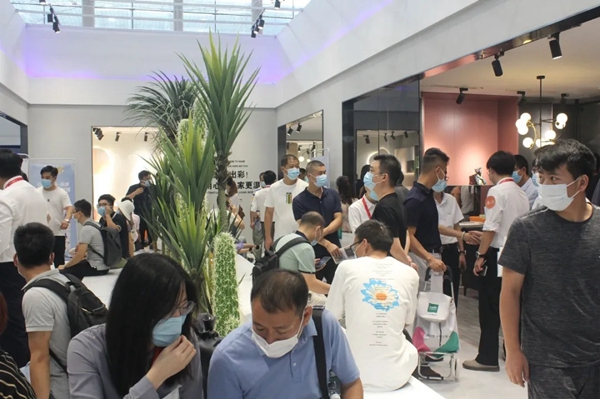伊仕利家居展馆人潮涌动 “多彩”极简生活亮点十足