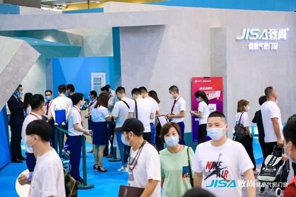 致尚门窗高调亮相广州建博会 成为门窗新潮流IP