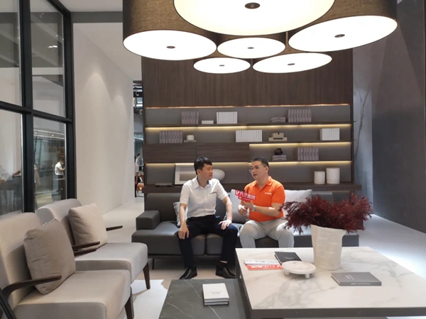 新标门窗极简系列惊艳全场 引领行业新标杆