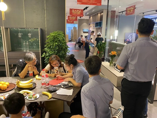 慕宸生活双店开业 现场人气爆棚