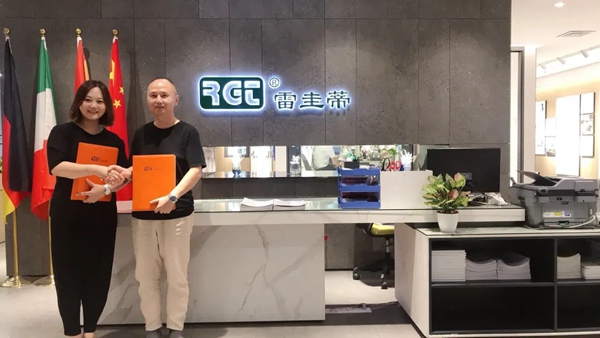 雷圭蒂系统门窗五金商客云集 七月展会签约火爆