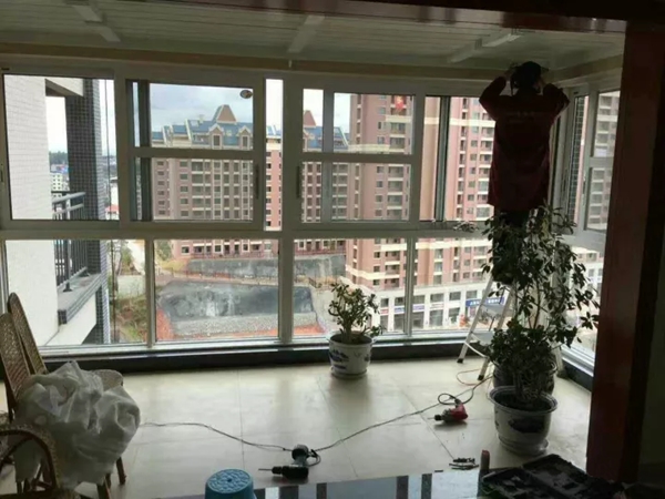 汉唐门窗：封阳台有哪些方法？需要注意什么？