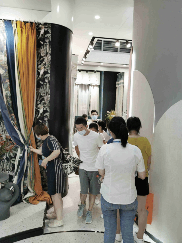 妮可菲琳2020秋冬新品发布（深圳站）圆满收官