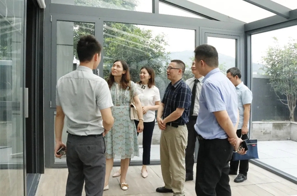 欧迪克门窗迎接重庆市发改委、永川区领导一行莅临考察