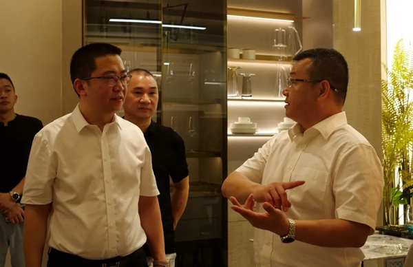 顶固全屋定制欢迎靓家居到访 携手展望整装新赛道