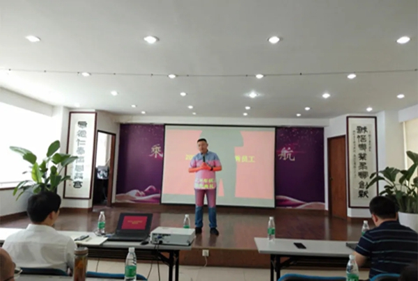 振升铝材2020年上半年优秀员工颁奖典礼