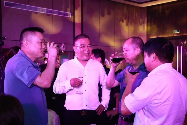 汇明A+墙布与你直击荣耀之夜 你的朋友圈刷爆了吗? 汇明A+墙布与你直击荣耀之夜 你的朋友圈刷爆了吗?