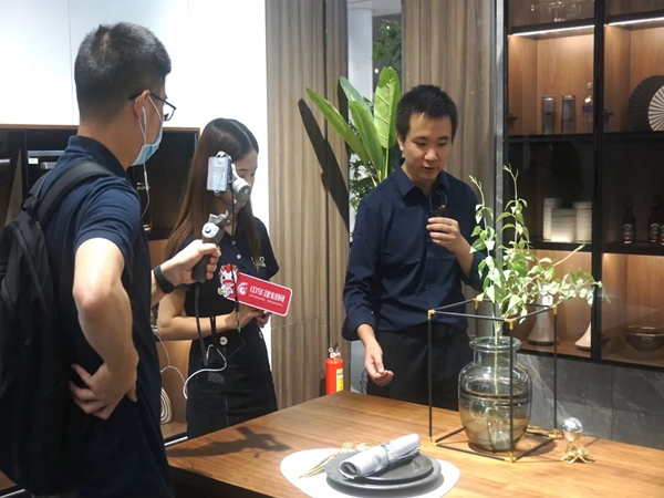 百能不锈钢家居当红不让 成功参加深圳国际家具展