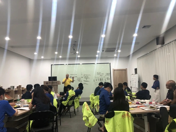 美尼美定制家具雏鹰计划十期培训班圆满结业